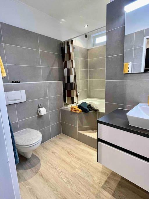 Studioappartement Mit Privatgarten In Ruhiger Wohnsiedlung Neumuenster Luaran gambar